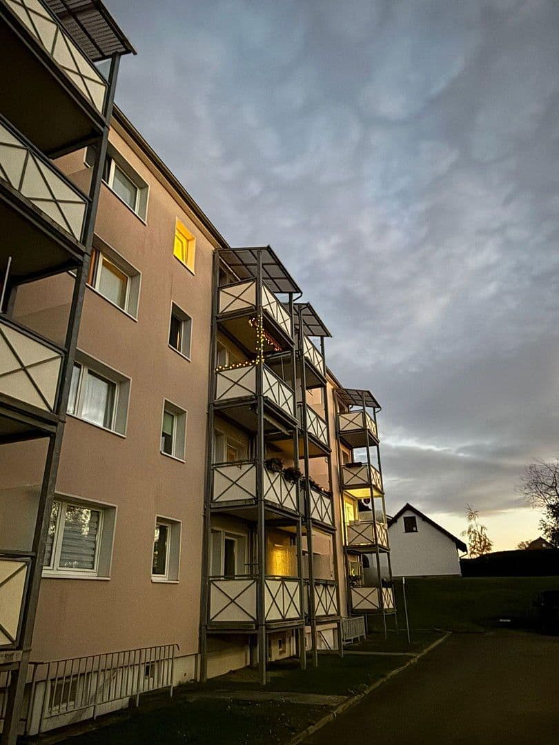 Prenájom bytu 3-izbový 59 m², Erfurter Straße 7, Grammetal, Durínsko Prenájom bytu 3-izbový 59 m², Erfurter Straße 7, Grammetal, Durínsko