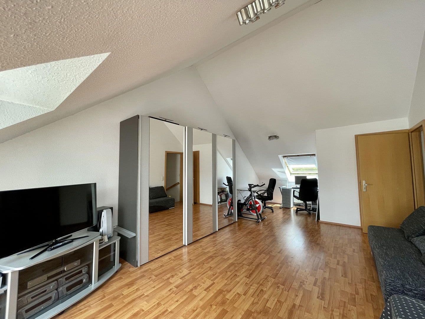 Prenájom domu 145 m², pozemek 370 m², Franz-Raveaux-Straße 32, Köln, Severné Porýnie - Westfálsko Prenájom domu 145 m², pozemek 370 m², Franz-Raveaux-Straße 32, Köln, Severné Porýnie - Westfálsko