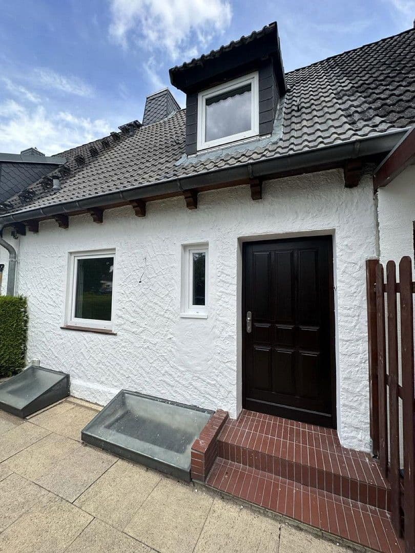 Predaj domu 77 m², pozemek 325 m², Vagel-Griep-Platz 5, Hamburg-Eißendorf, Hamburg Predaj domu 77 m², pozemek 325 m², Vagel-Griep-Platz 5, Hamburg-Eißendorf, Hamburg