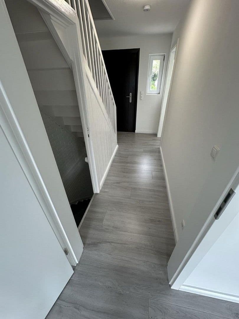 Predaj domu 77 m², pozemek 325 m², Vagel-Griep-Platz 5, Hamburg-Eißendorf, Hamburg Predaj domu 77 m², pozemek 325 m², Vagel-Griep-Platz 5, Hamburg-Eißendorf, Hamburg