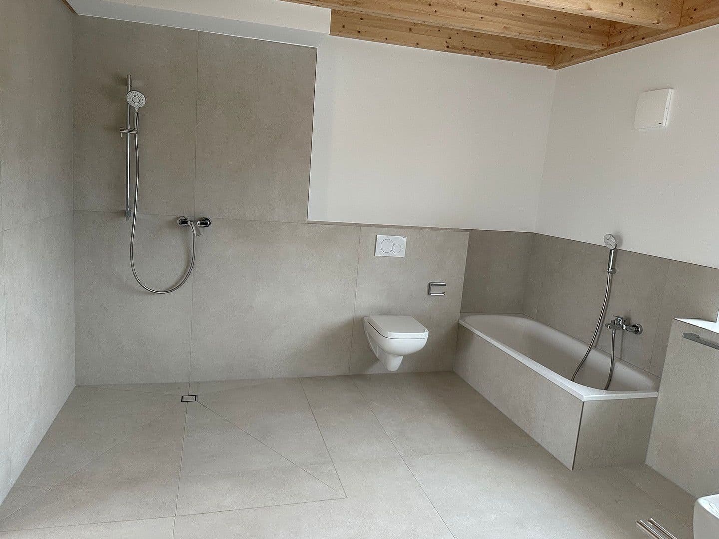 Prenájom bytu 2-izbový 124 m², Gießen, Hesensko Prenájom bytu 2-izbový 124 m², Gießen, Hesensko