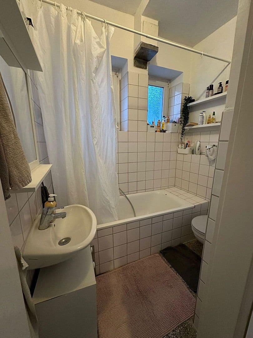 Prenájom bytu 3-izbový 78 m², Bach Str. 77, Karlsruhe, Bádensko-Wurttembersko Prenájom bytu 3-izbový 78 m², Bach Str. 77, Karlsruhe, Bádensko-Wurttembersko