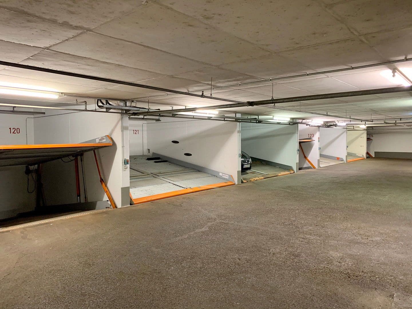 Predaj garáže, Fürstenrieder Str. 281, München, Bavorsko Predaj garáže, Fürstenrieder Str. 281, München, Bavorsko