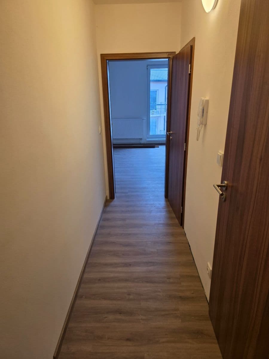 Prenájom bytu 2-izbový 40 m², Vestecká, Nehvizdy, Středočeský kraj Prenájom bytu 2-izbový 40 m², Vestecká, Nehvizdy, Středočeský kraj