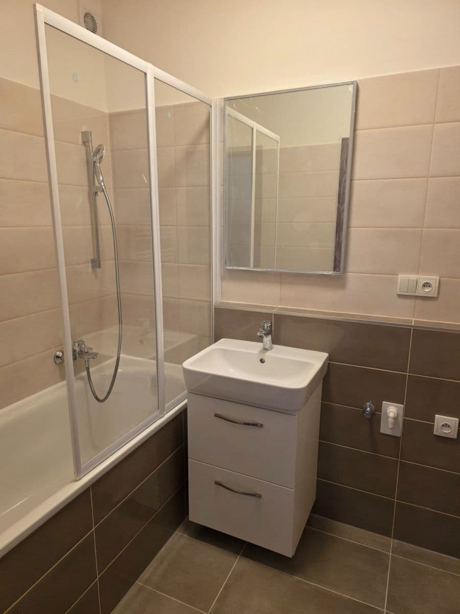 Prenájom bytu 2-izbový 40 m², Vestecká, Nehvizdy, Středočeský kraj Prenájom bytu 2-izbový 40 m², Vestecká, Nehvizdy, Středočeský kraj