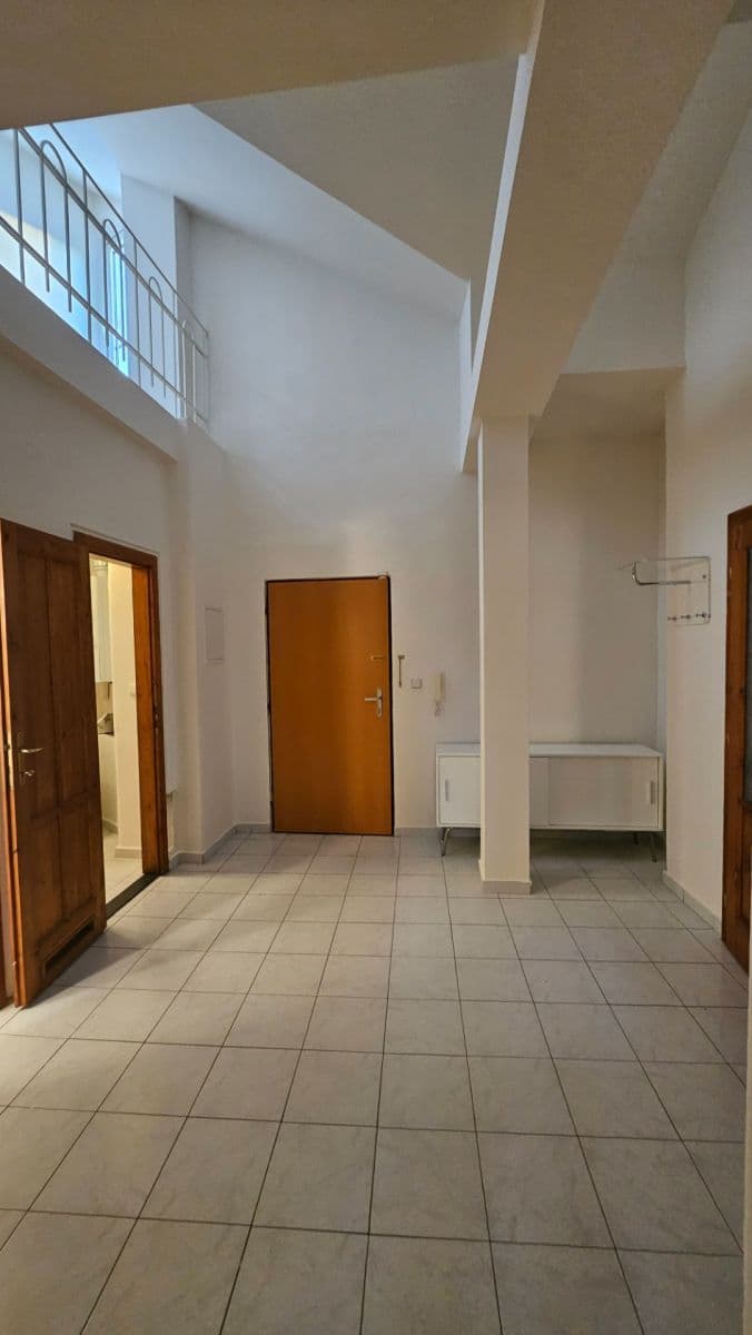 Prenájom bytu 4-izbový 180 m², Škroupovo náměstí, Praha, Praha Prenájom bytu 4-izbový 180 m², Škroupovo náměstí, Praha, Praha