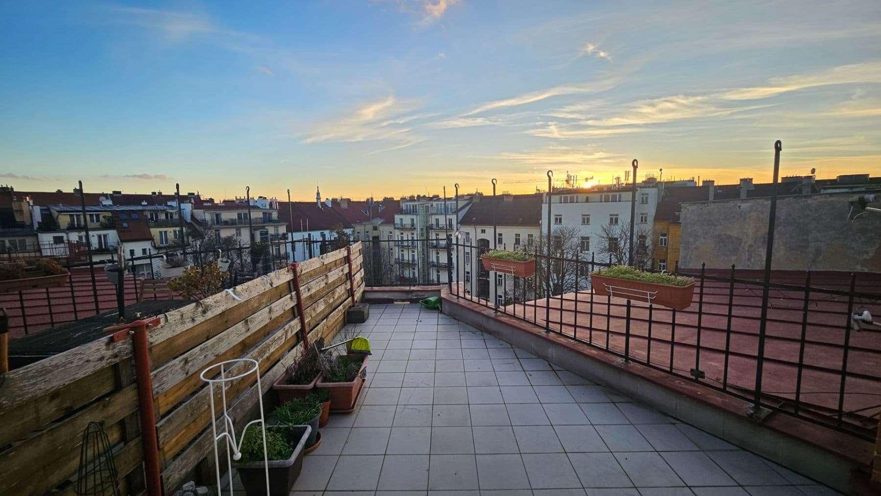 Prenájom bytu 4-izbový 180 m², Škroupovo náměstí, Praha, Praha Prenájom bytu 4-izbový 180 m², Škroupovo náměstí, Praha, Praha