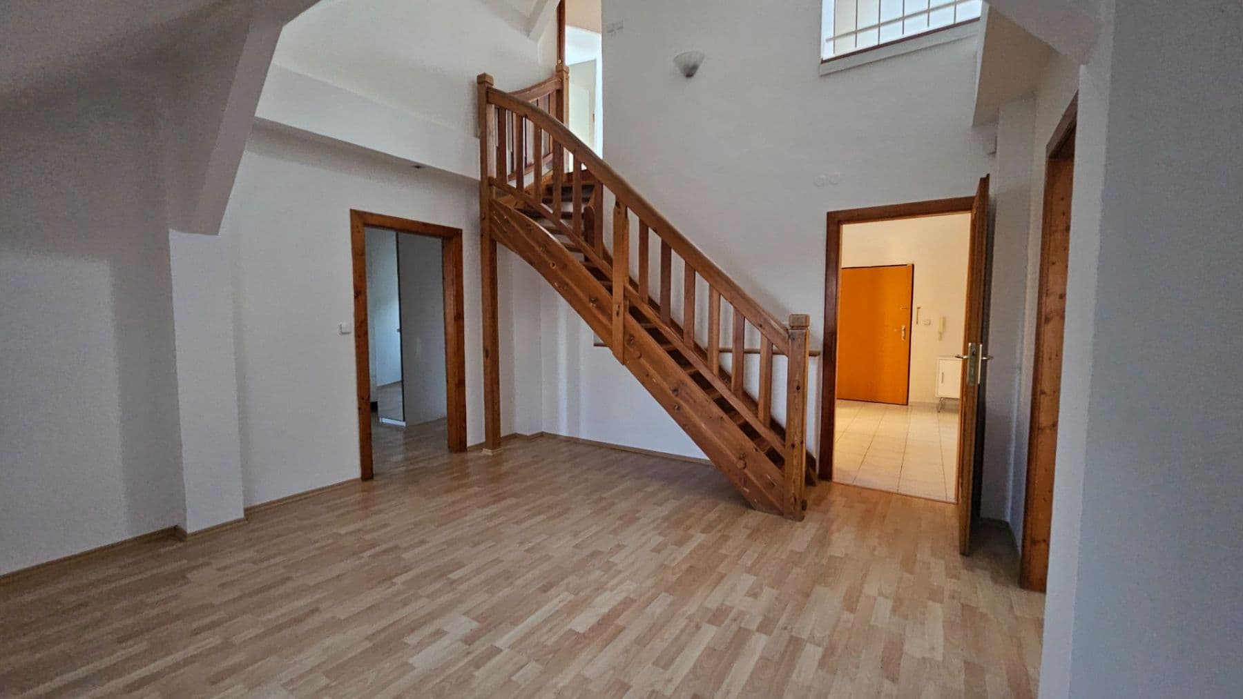 Prenájom bytu 4-izbový 180 m², Škroupovo náměstí, Praha, Praha Prenájom bytu 4-izbový 180 m², Škroupovo náměstí, Praha, Praha