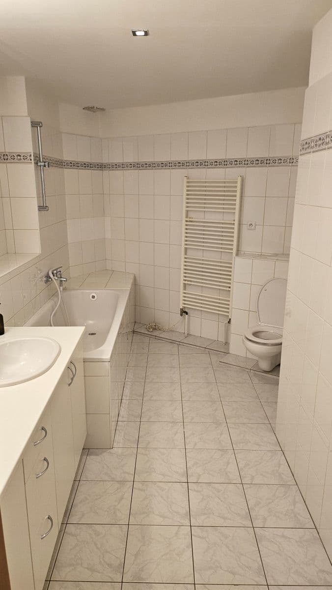 Prenájom bytu 4-izbový 180 m², Škroupovo náměstí, Praha, Praha Prenájom bytu 4-izbový 180 m², Škroupovo náměstí, Praha, Praha