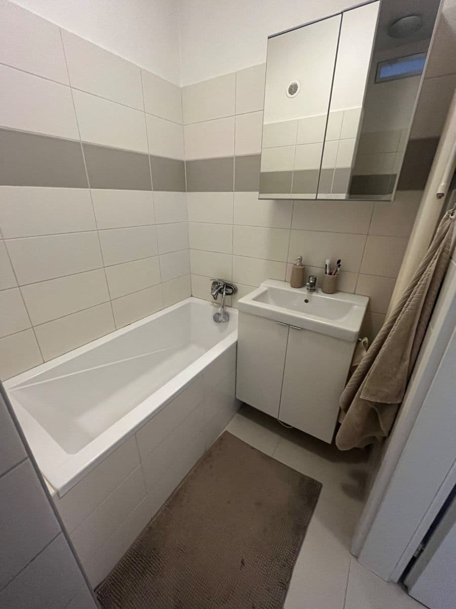 Prenájom bytu 1-izbový 37 m², Staňkova, Ostrava, Moravskoslezský kraj Prenájom bytu 1-izbový 37 m², Staňkova, Ostrava, Moravskoslezský kraj