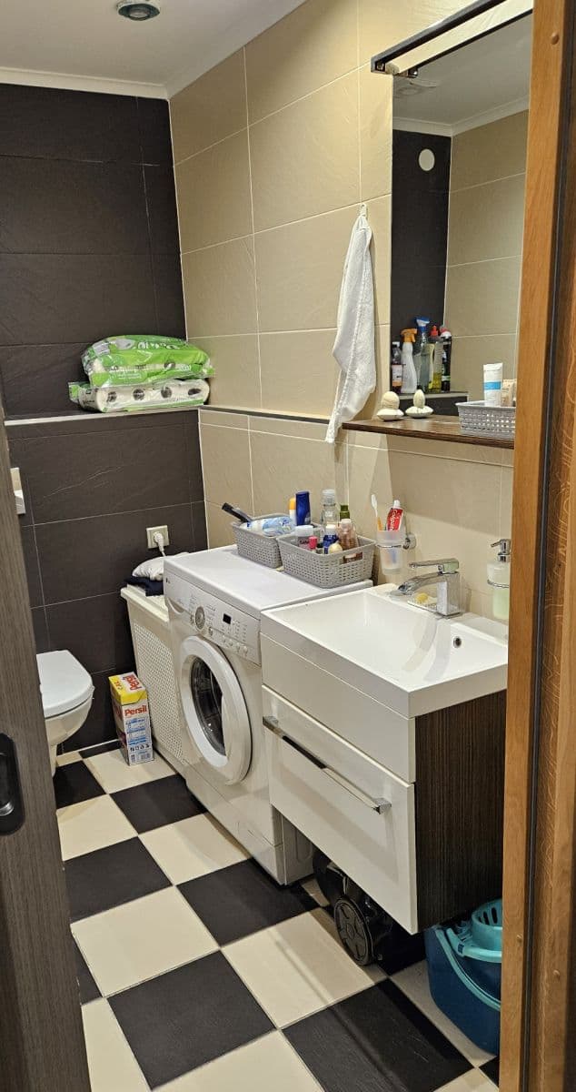 Prenájom bytu 1-izbový 34 m², Nechvílova, Praha, Praha Prenájom bytu 1-izbový 34 m², Nechvílova, Praha, Praha