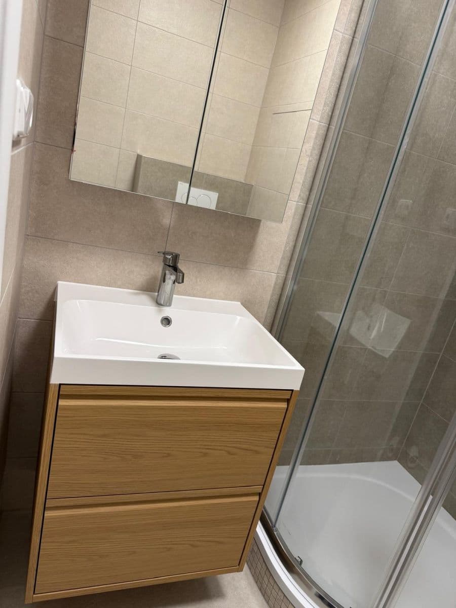 Prenájom bytu 2-izbový 40 m², Třebenická, Praha, Praha Prenájom bytu 2-izbový 40 m², Třebenická, Praha, Praha