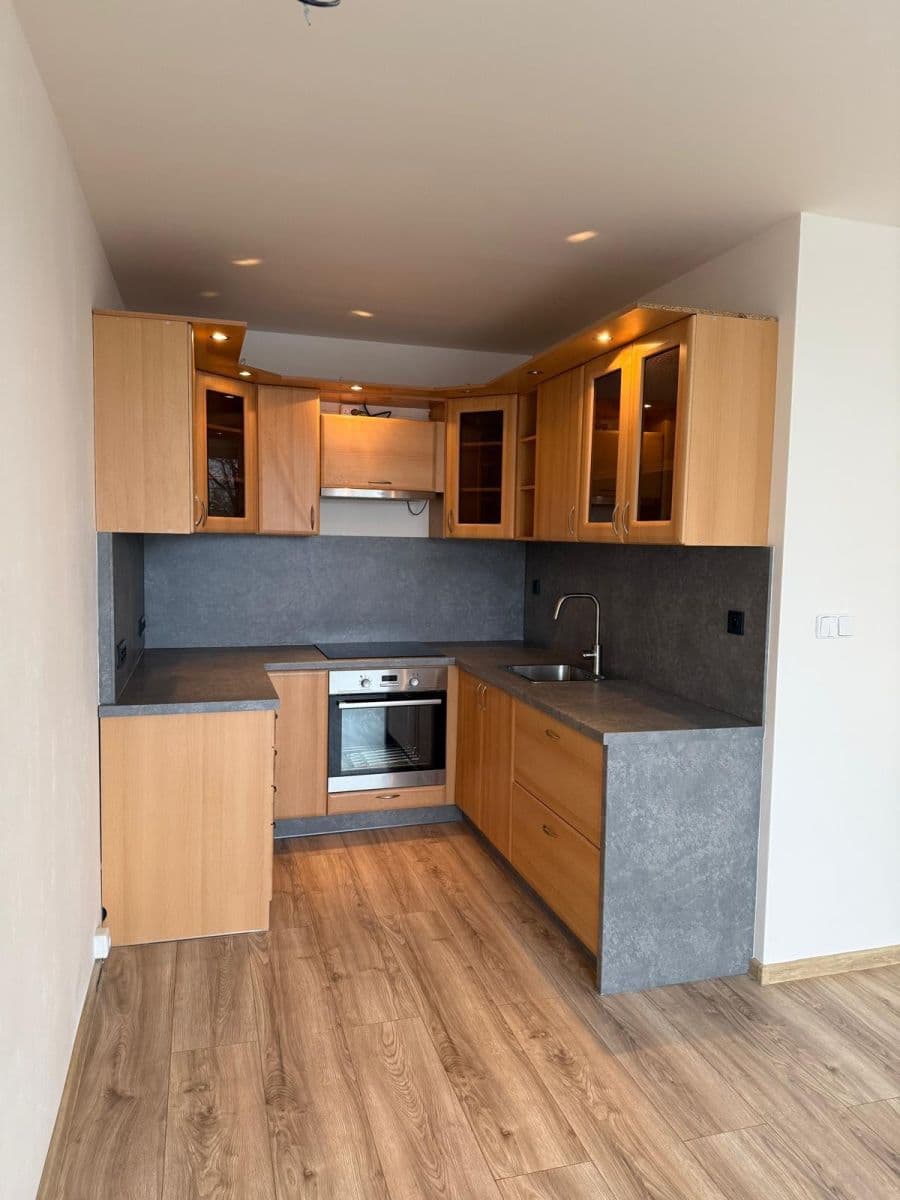 Prenájom bytu 2-izbový 40 m², Třebenická, Praha, Praha Prenájom bytu 2-izbový 40 m², Třebenická, Praha, Praha