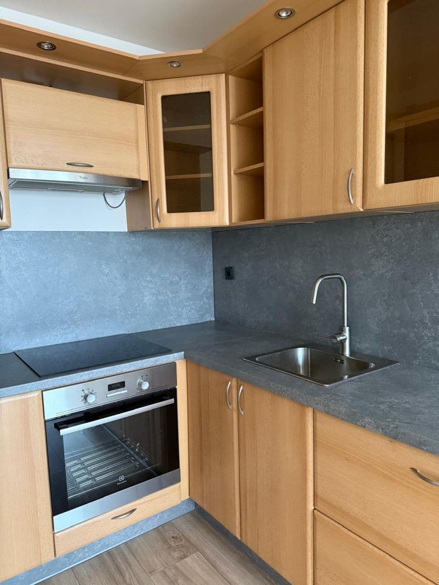 Prenájom bytu 2-izbový 40 m², Třebenická, Praha, Praha Prenájom bytu 2-izbový 40 m², Třebenická, Praha, Praha