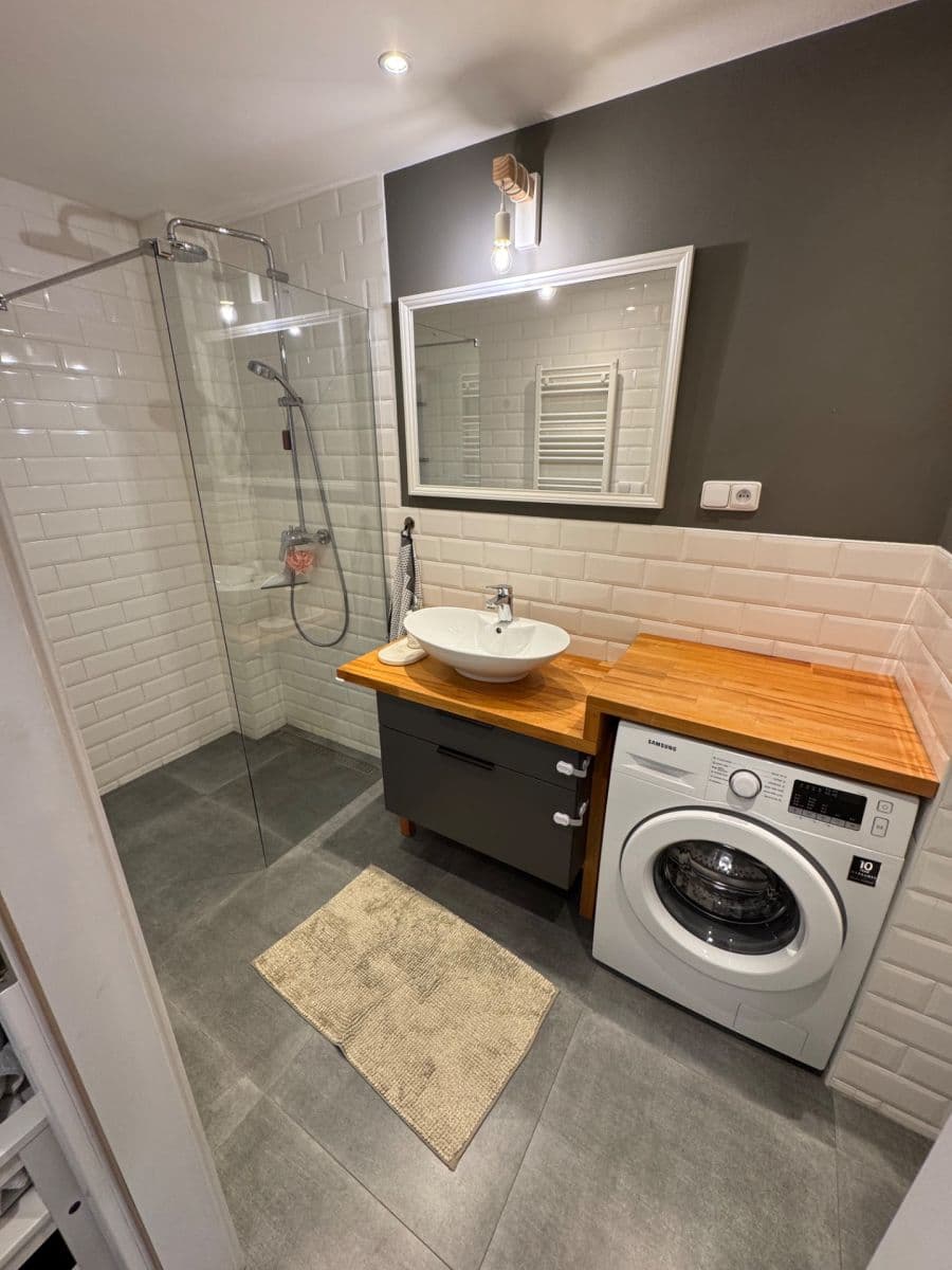 Prenájom bytu 3-izbový 89 m², Záveská, Praha, Praha Prenájom bytu 3-izbový 89 m², Záveská, Praha, Praha