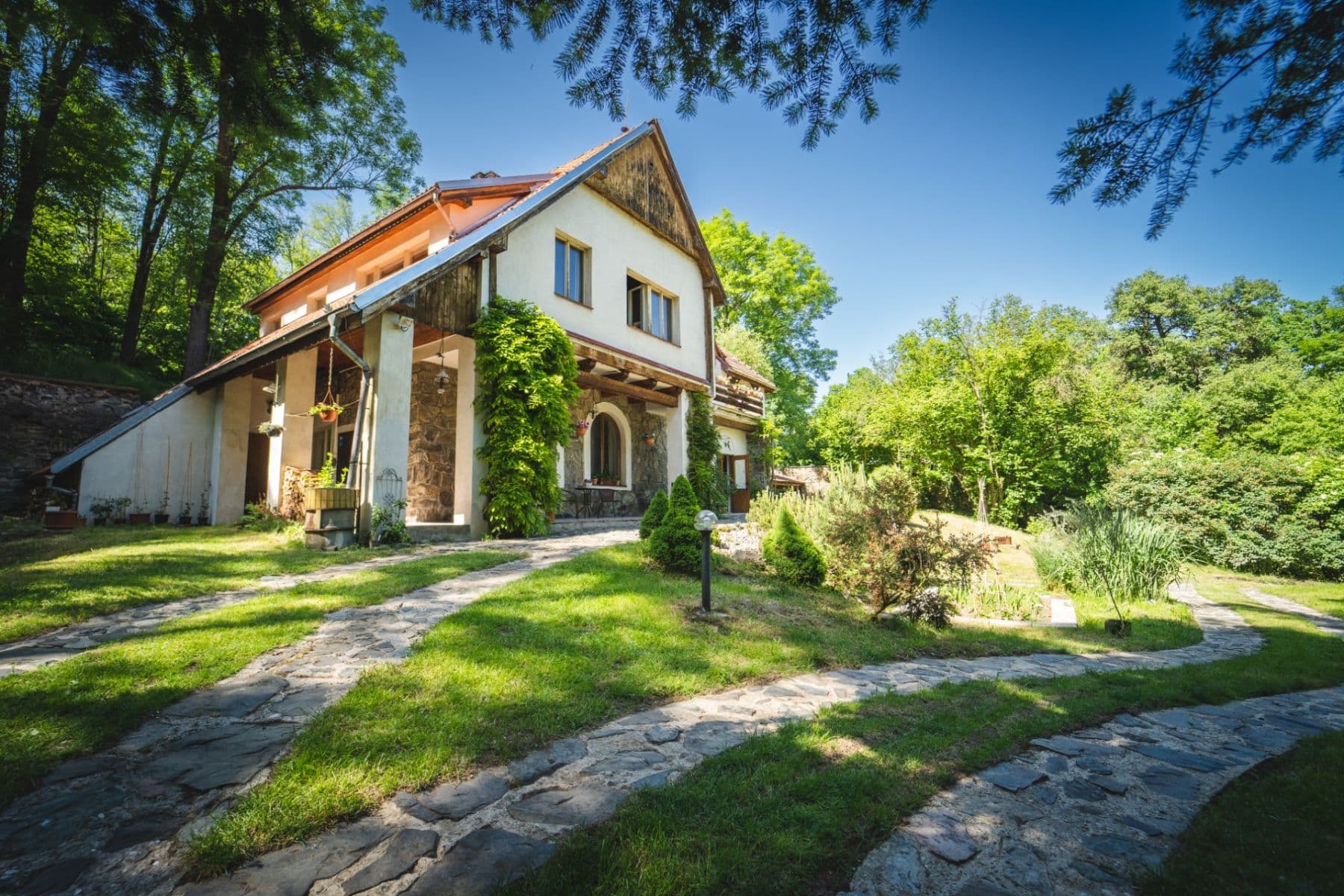 Predaj domu 241 m², pozemek 2.209 m², Chrášťany, Středočeský kraj Predaj domu 241 m², pozemek 2.209 m², Chrášťany, Středočeský kraj