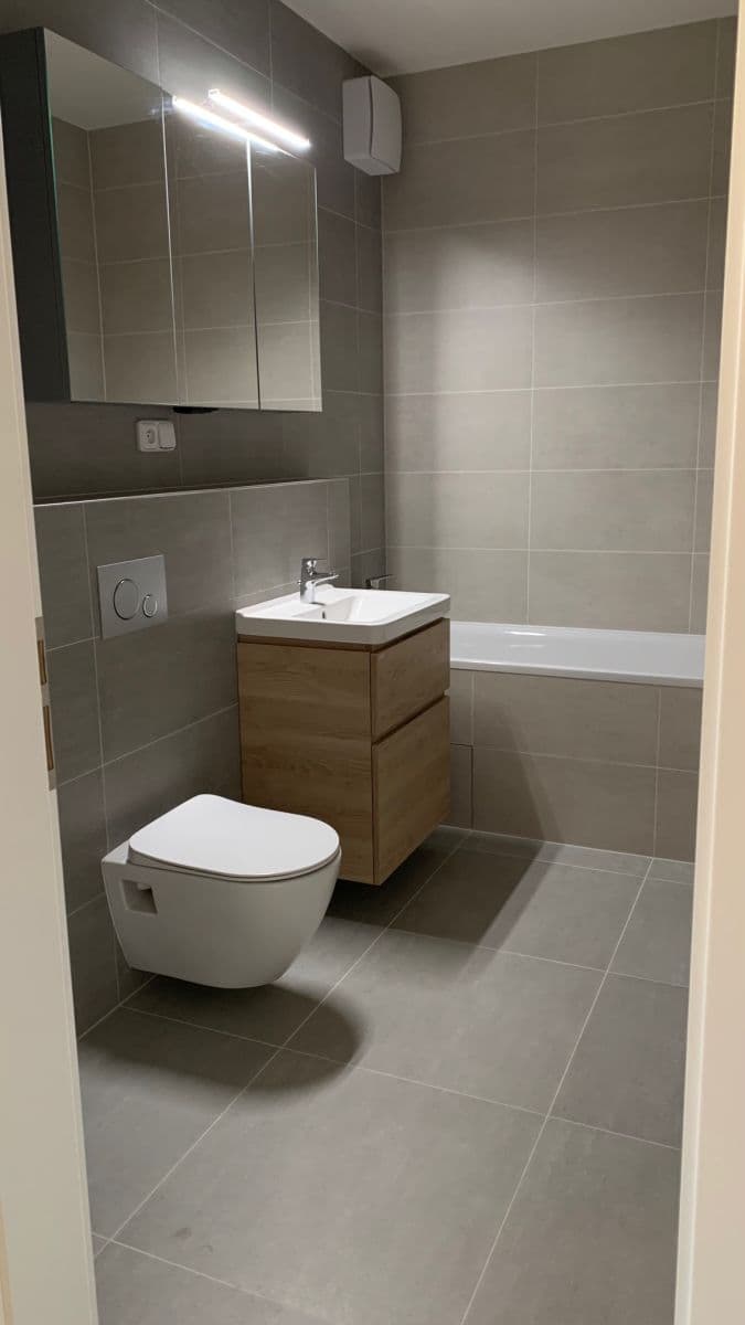 Prenájom bytu 2-izbový 88 m², Křižanská, Praha, Praha Prenájom bytu 2-izbový 88 m², Křižanská, Praha, Praha