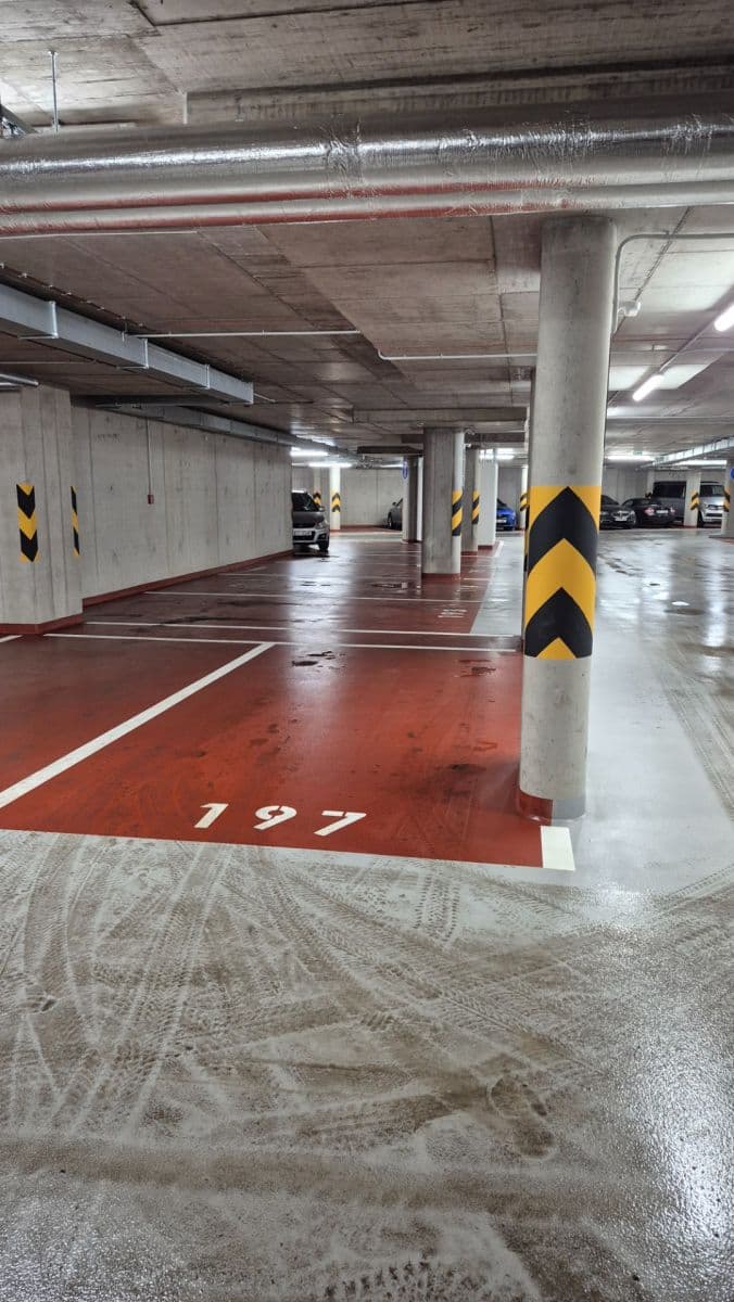 Prenájom garáže 13 m², V Třešňovce, Praha, Praha Prenájom garáže 13 m², V Třešňovce, Praha, Praha