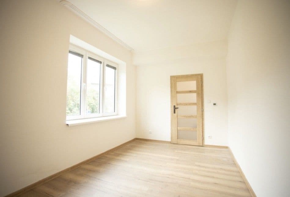 Prenájom bytu 4-izbový 83 m², Loučovice, Jihočeský kraj Prenájom bytu 4-izbový 83 m², Loučovice, Jihočeský kraj