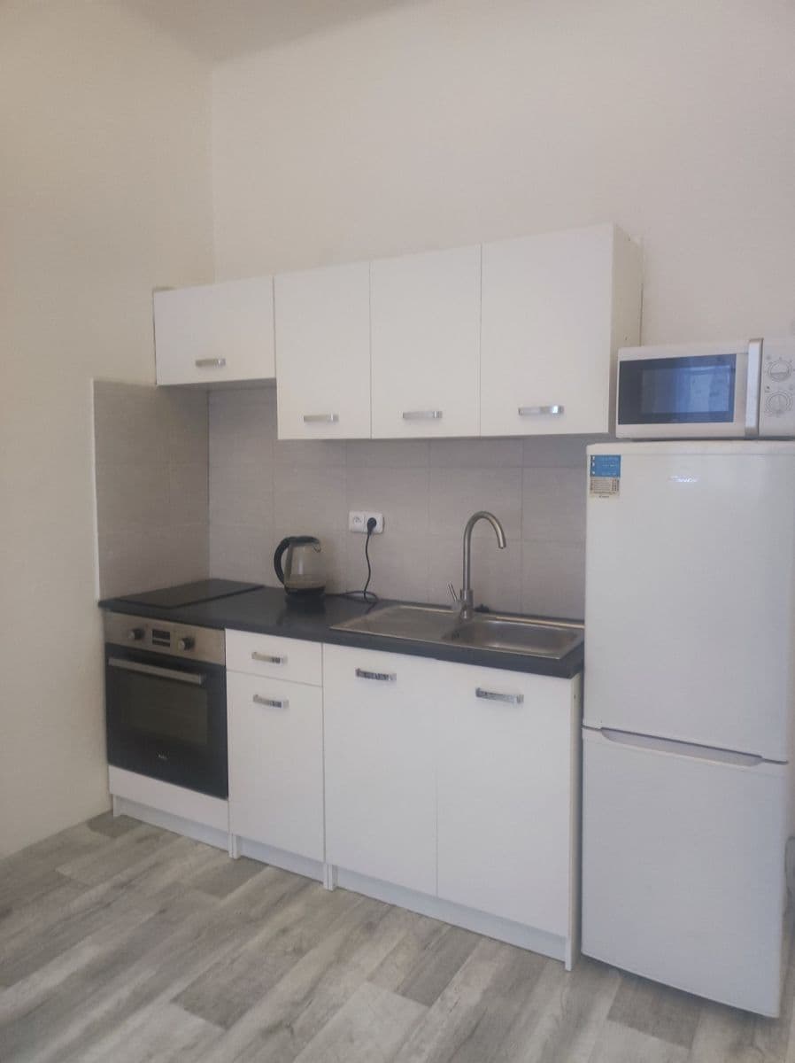 Prenájom bytu 1-izbový 30 m², Záběhlická, Praha, Praha Prenájom bytu 1-izbový 30 m², Záběhlická, Praha, Praha