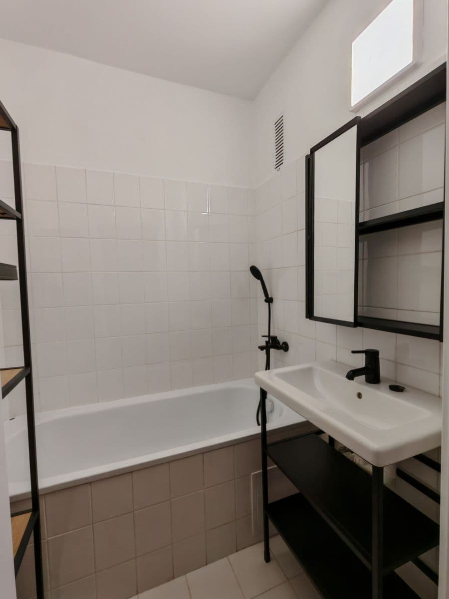 Prenájom bytu 1-izbový 34 m², Rezedová, Ružinov, Bratislavský kraj Prenájom bytu 1-izbový 34 m², Rezedová, Ružinov, Bratislavský kraj