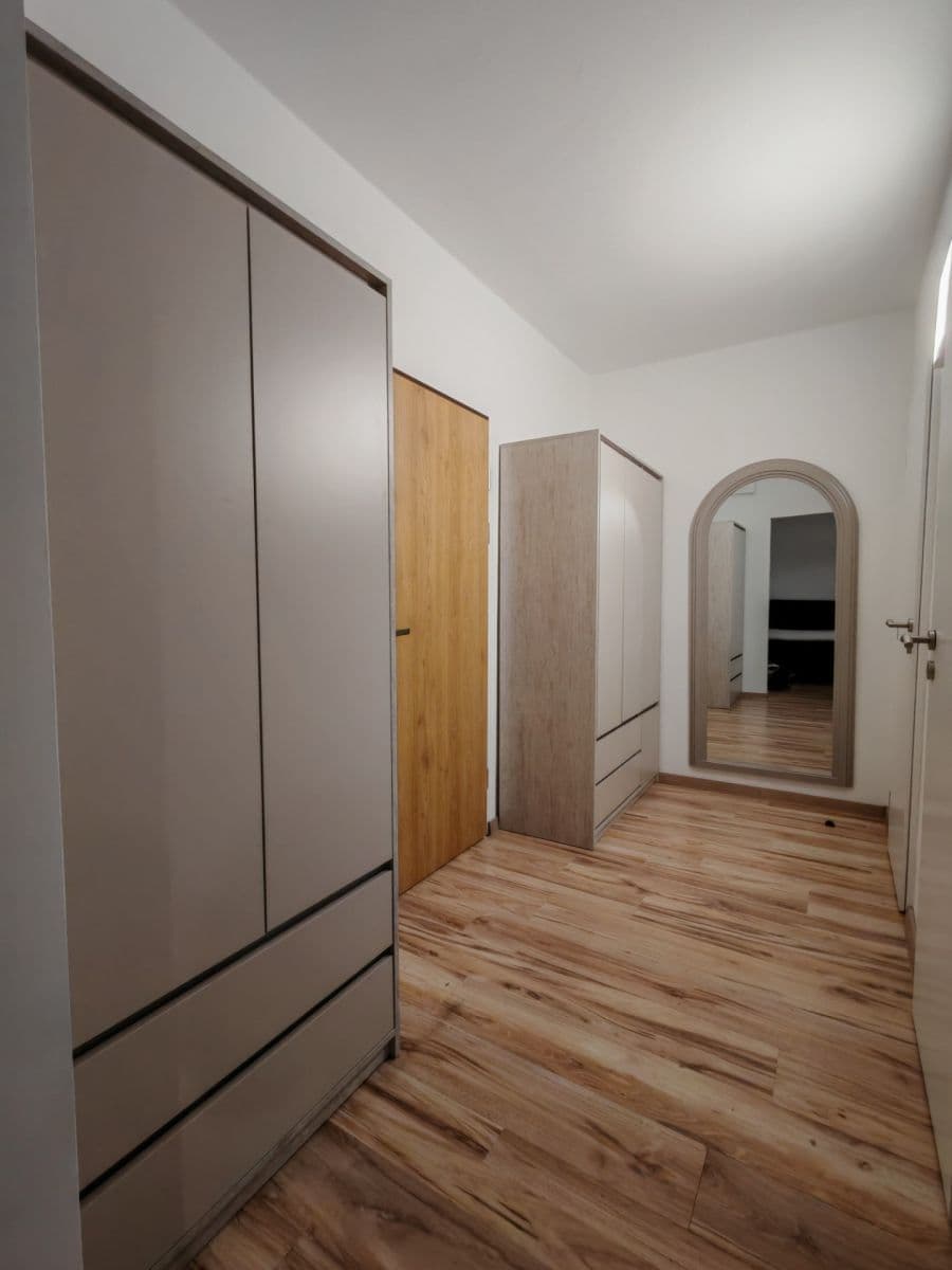 Prenájom bytu 1-izbový 34 m², Rezedová, Ružinov, Bratislavský kraj Prenájom bytu 1-izbový 34 m², Rezedová, Ružinov, Bratislavský kraj