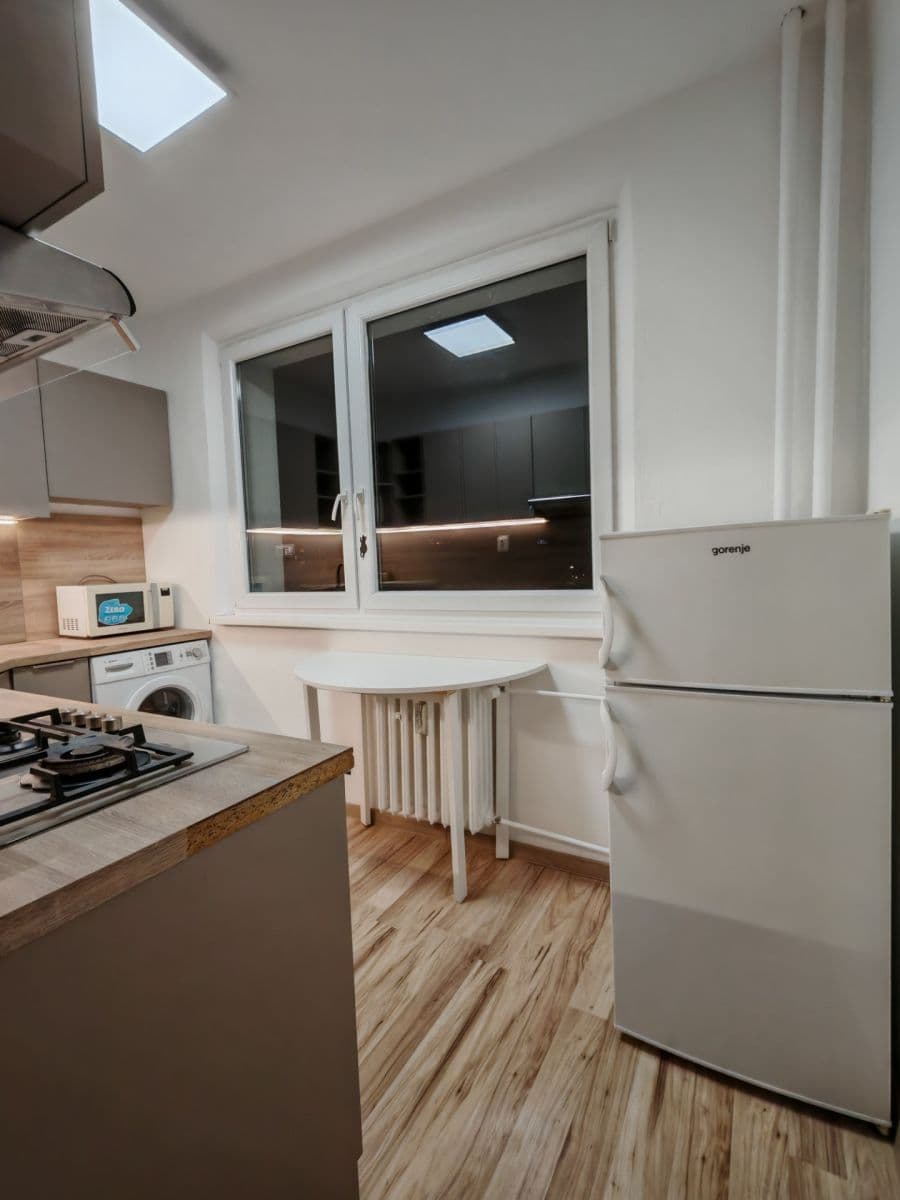 Prenájom bytu 1-izbový 34 m², Rezedová, Ružinov, Bratislavský kraj Prenájom bytu 1-izbový 34 m², Rezedová, Ružinov, Bratislavský kraj