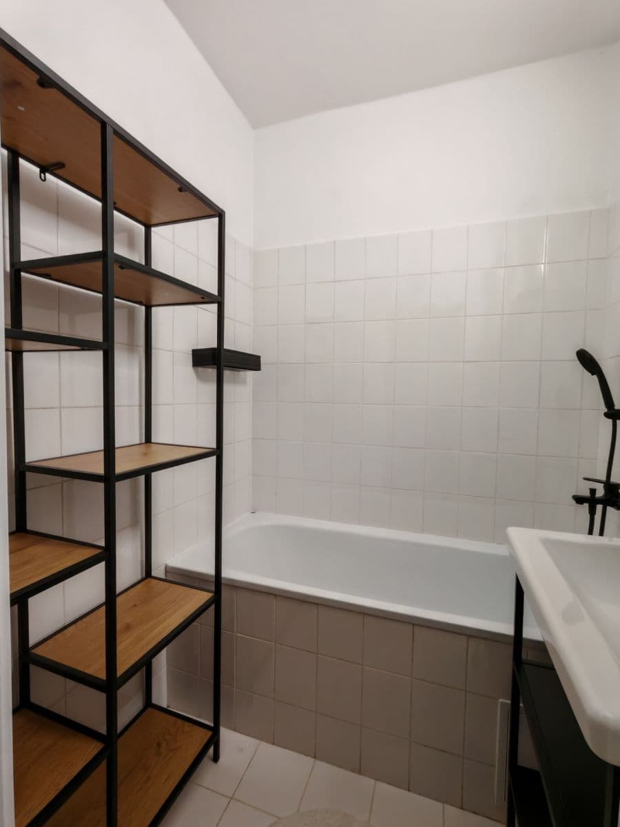 Prenájom bytu 1-izbový 34 m², Rezedová, Ružinov, Bratislavský kraj Prenájom bytu 1-izbový 34 m², Rezedová, Ružinov, Bratislavský kraj