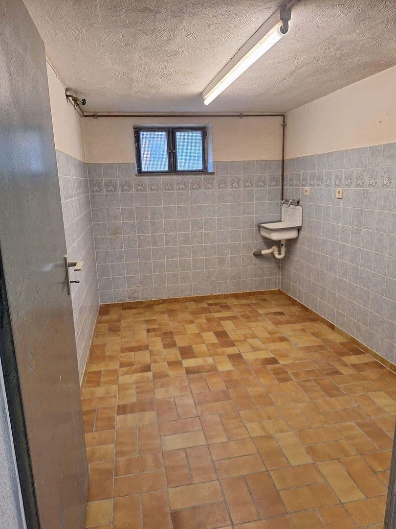 Prenájom bytu 3-izbový 95 m², Hansenweg 75, Deutschland, Hesensko Prenájom bytu 3-izbový 95 m², Hansenweg 75, Deutschland, Hesensko