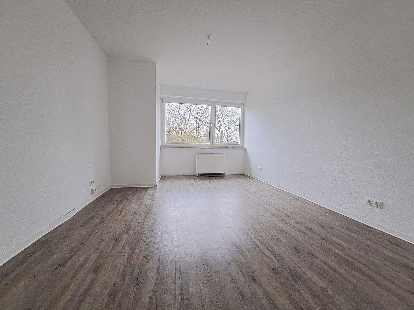 Prenájom bytu 3-izbový 65 m², Duisburg, Severné Porýnie - Westfálsko Prenájom bytu 3-izbový 65 m², Duisburg, Severné Porýnie - Westfálsko
