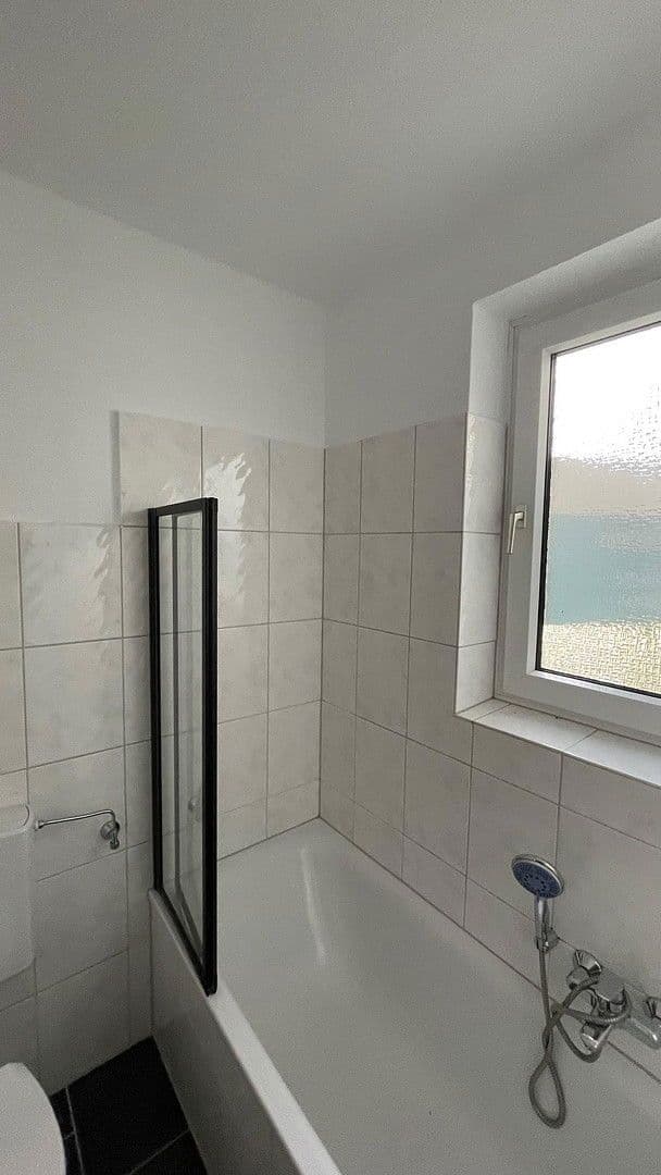 Prenájom bytu 3-izbový 65 m², Duisburg, Severné Porýnie - Westfálsko Prenájom bytu 3-izbový 65 m², Duisburg, Severné Porýnie - Westfálsko