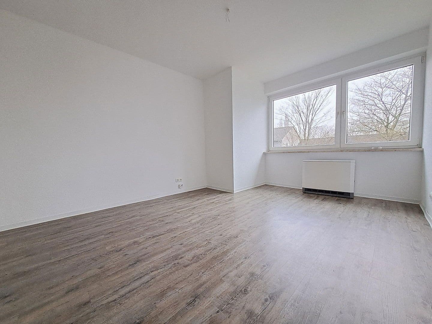 Prenájom bytu 3-izbový 65 m², Duisburg, Severné Porýnie - Westfálsko Prenájom bytu 3-izbový 65 m², Duisburg, Severné Porýnie - Westfálsko