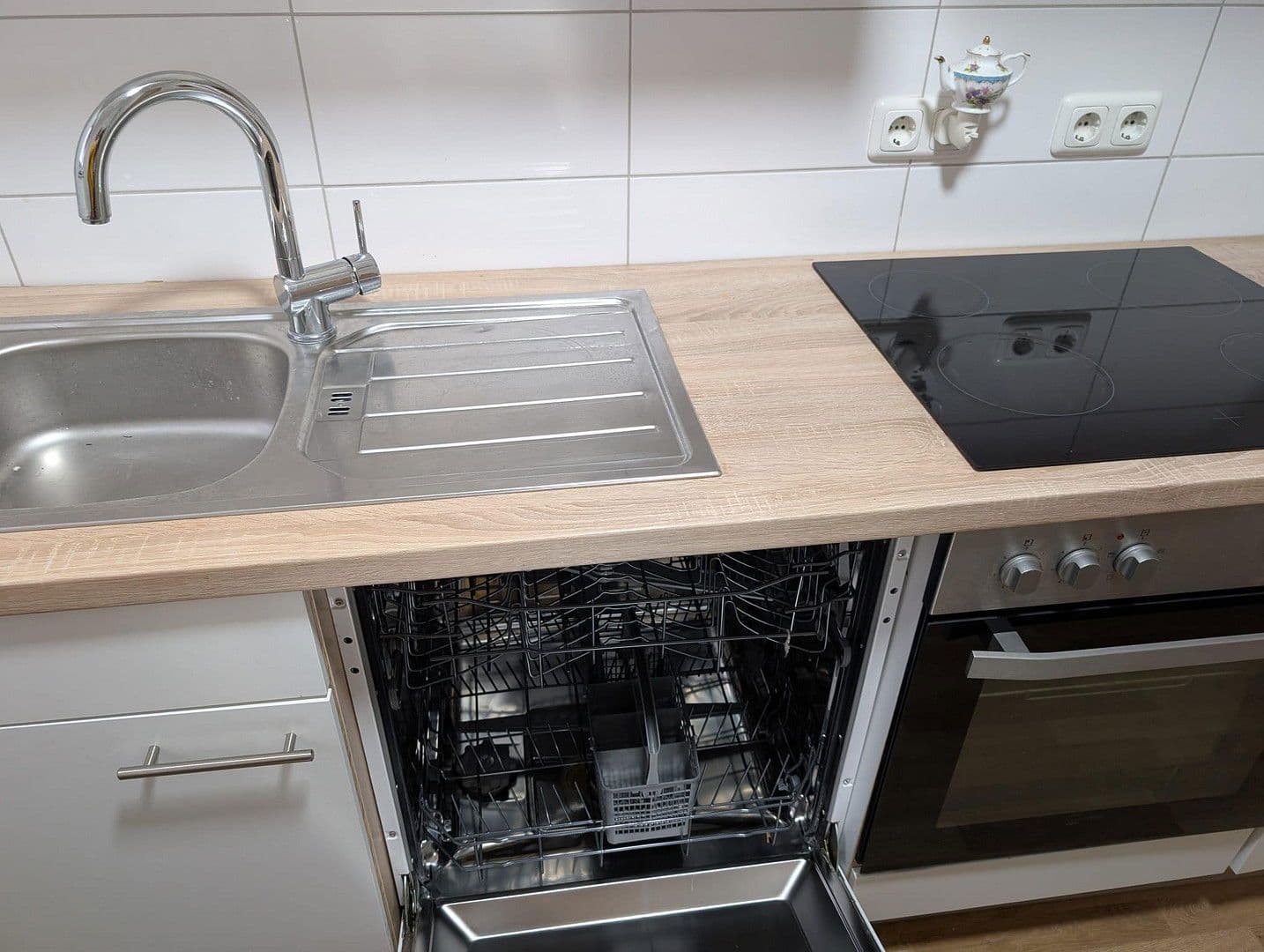 Prenájom bytu 3-izbový 65 m², Duisburg, Severné Porýnie - Westfálsko Prenájom bytu 3-izbový 65 m², Duisburg, Severné Porýnie - Westfálsko