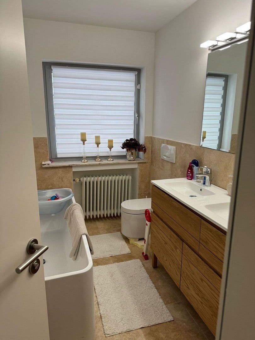 Prenájom bytu 5-izbový 140 m², Forstweg 4, Melle, Dolné Sasko Prenájom bytu 5-izbový 140 m², Forstweg 4, Melle, Dolné Sasko