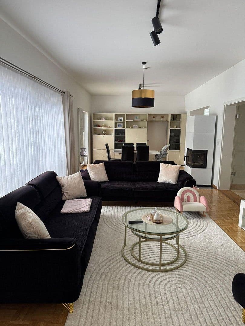 Prenájom bytu 5-izbový 140 m², Forstweg 4, Melle, Dolné Sasko Prenájom bytu 5-izbový 140 m², Forstweg 4, Melle, Dolné Sasko