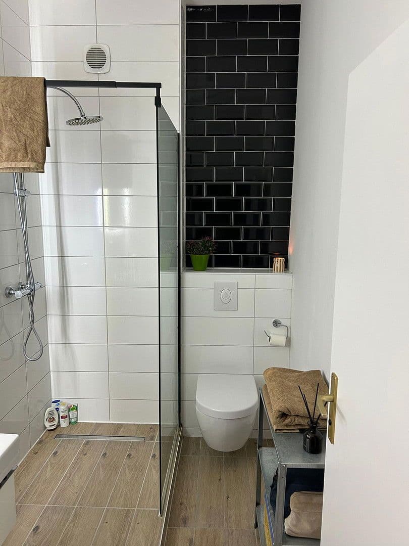 Prenájom bytu 2-izbový 40 m², Berlin, Berlín Prenájom bytu 2-izbový 40 m², Berlin, Berlín