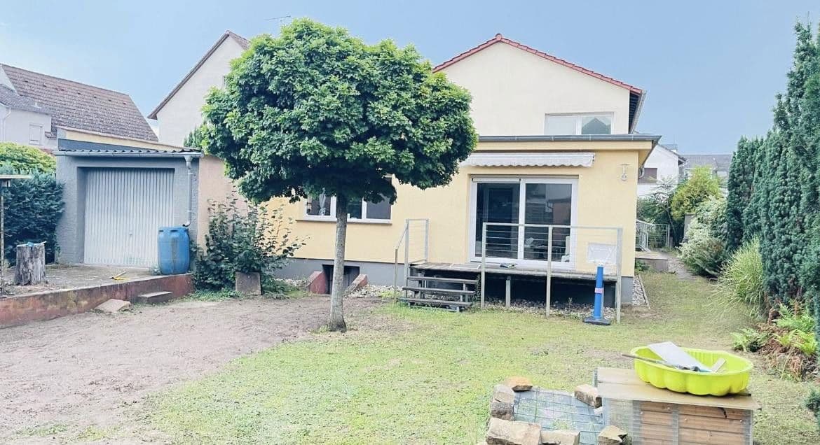 Prenájom domu 215 m², pozemek 599 m², Nauheim, Hesensko Prenájom domu 215 m², pozemek 599 m², Nauheim, Hesensko