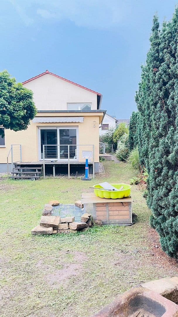 Prenájom domu 215 m², pozemek 599 m², Nauheim, Hesensko Prenájom domu 215 m², pozemek 599 m², Nauheim, Hesensko