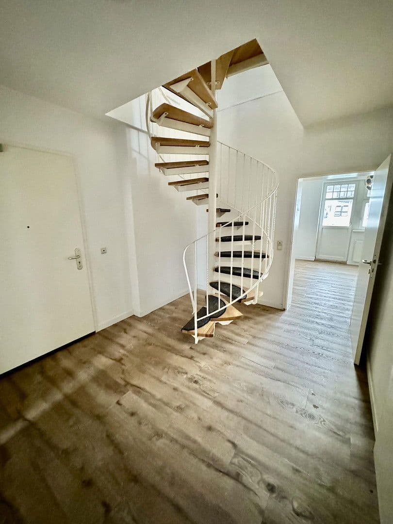 Prenájom bytu 6-izbový 145 m², Gottlaßstr. 4, Leipzig, Sasko Prenájom bytu 6-izbový 145 m², Gottlaßstr. 4, Leipzig, Sasko