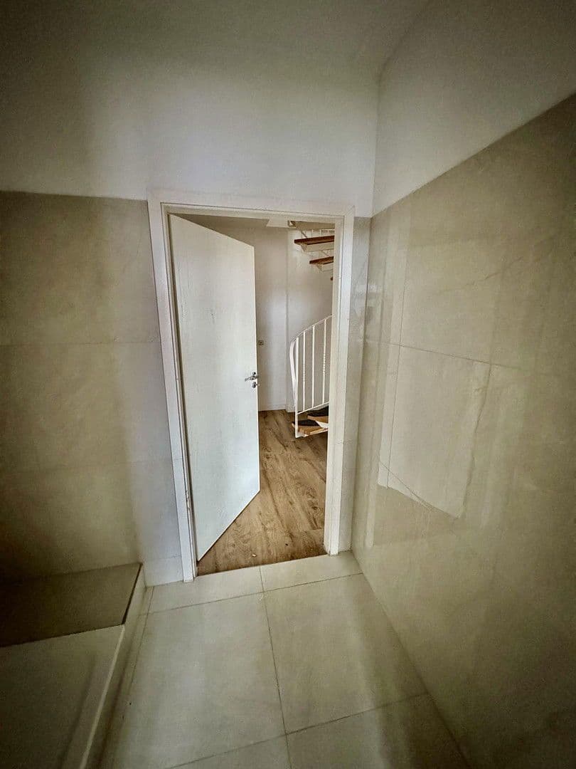 Prenájom bytu 6-izbový 145 m², Gottlaßstr. 4, Leipzig, Sasko Prenájom bytu 6-izbový 145 m², Gottlaßstr. 4, Leipzig, Sasko