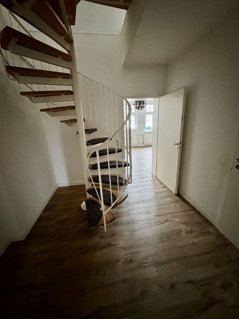 Prenájom bytu 6-izbový 145 m², Gottlaßstr. 4, Leipzig, Sasko Prenájom bytu 6-izbový 145 m², Gottlaßstr. 4, Leipzig, Sasko