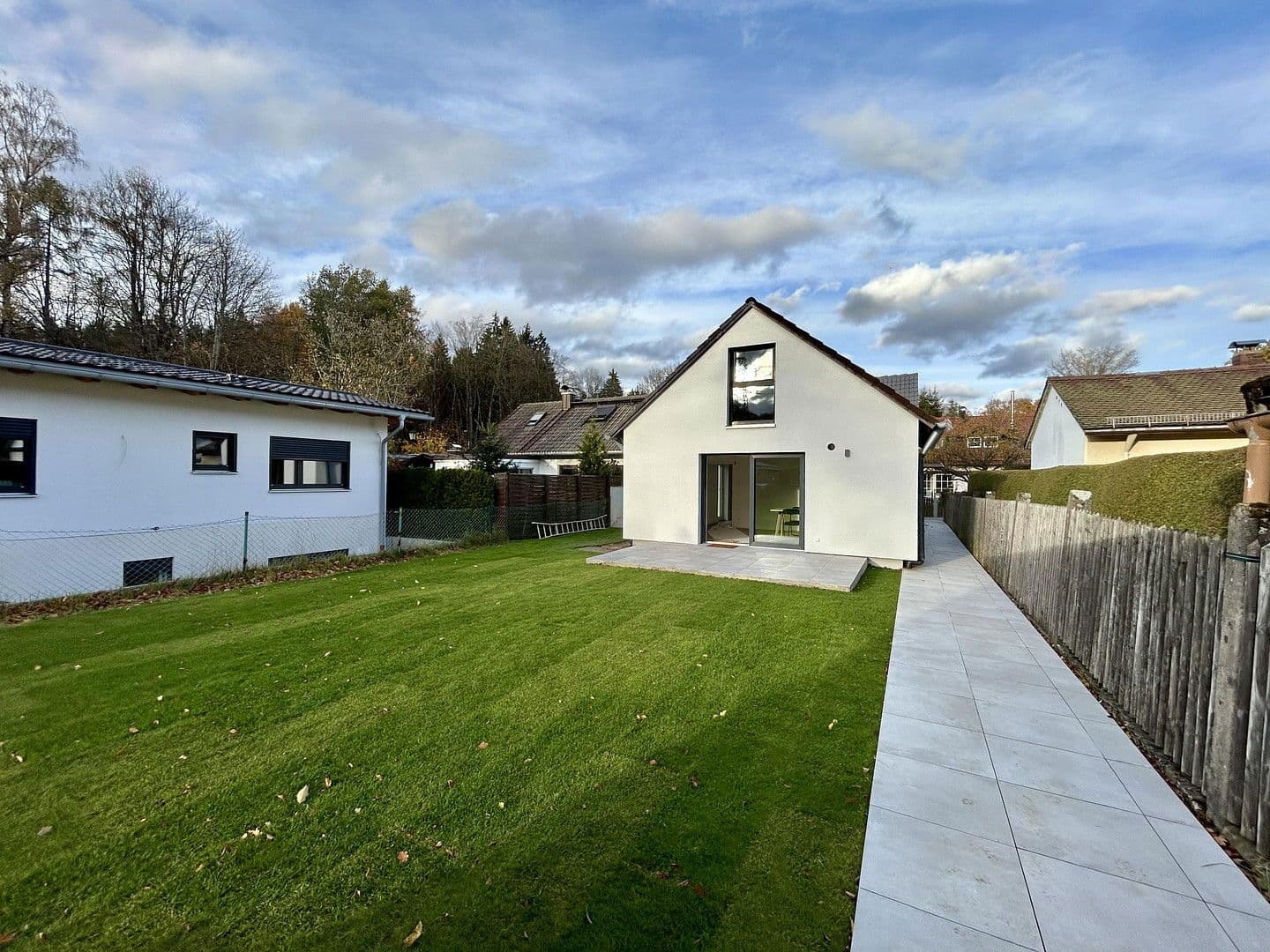 Predaj domu 152 m², pozemek 521 m², Siedlerstraße 4, Baierbrunn, Bavorsko Predaj domu 152 m², pozemek 521 m², Siedlerstraße 4, Baierbrunn, Bavorsko