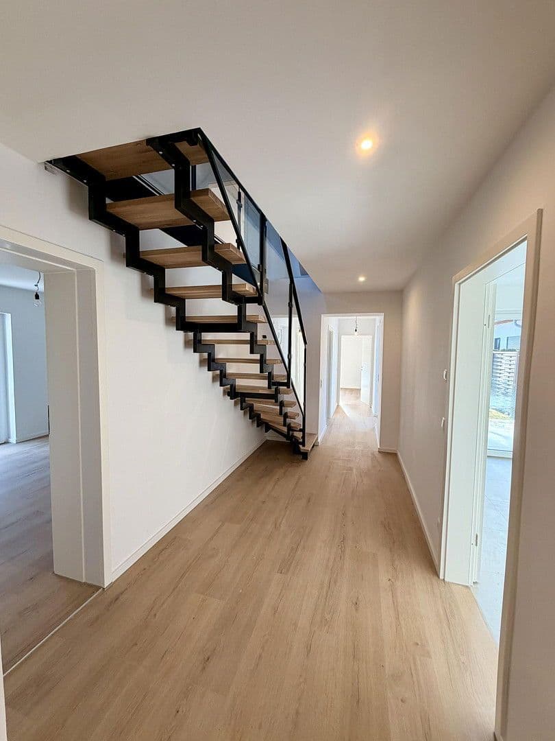 Predaj domu 152 m², pozemek 521 m², Siedlerstraße 4, Baierbrunn, Bavorsko Predaj domu 152 m², pozemek 521 m², Siedlerstraße 4, Baierbrunn, Bavorsko