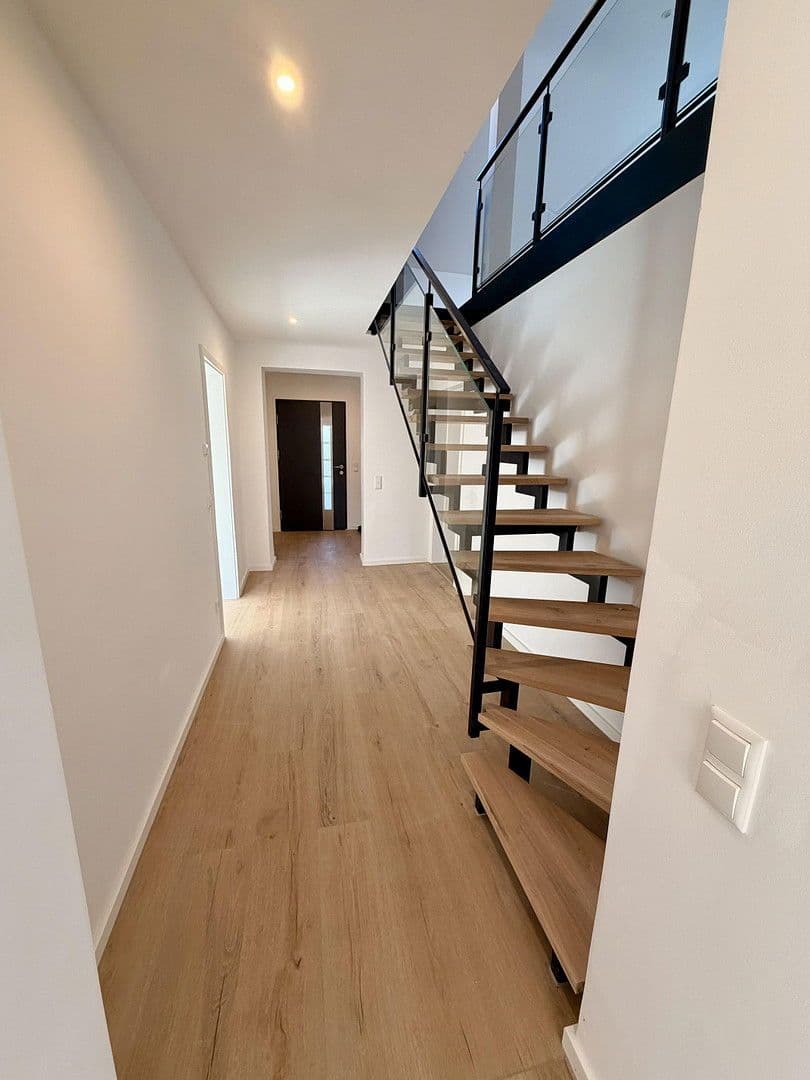 Predaj domu 152 m², pozemek 521 m², Siedlerstraße 4, Baierbrunn, Bavorsko Predaj domu 152 m², pozemek 521 m², Siedlerstraße 4, Baierbrunn, Bavorsko