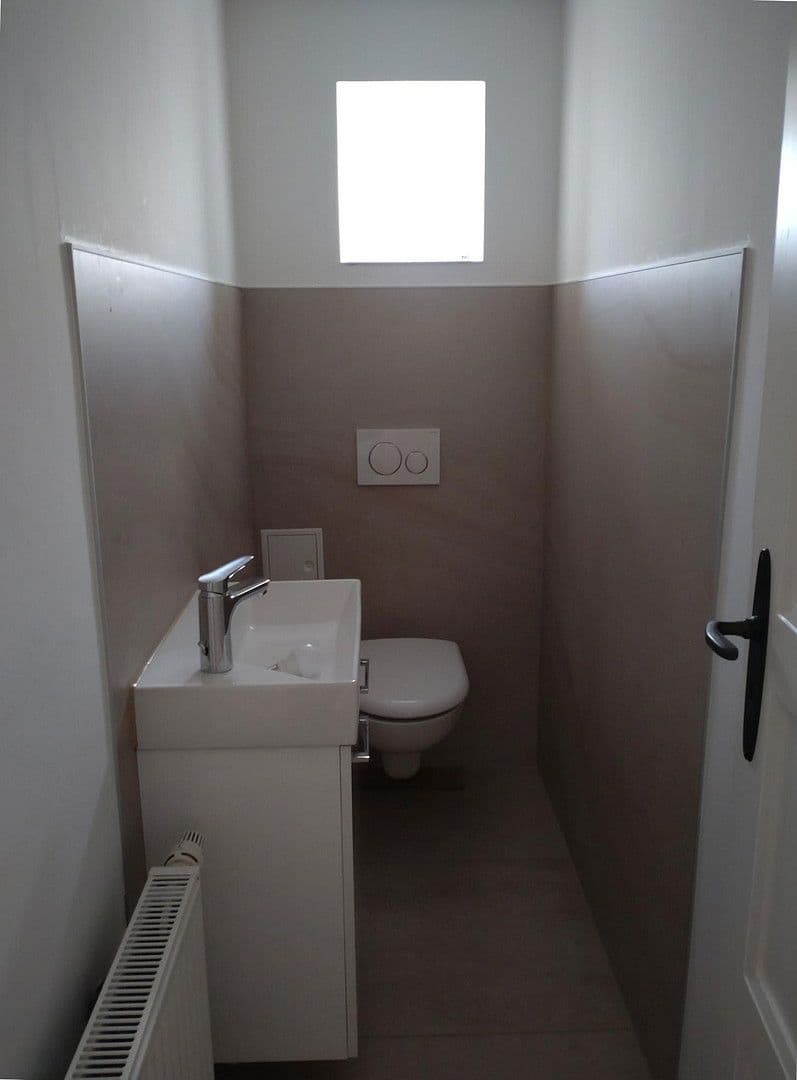 Prenájom bytu 4-izbový 110 m², Sonneberg, Durínsko Prenájom bytu 4-izbový 110 m², Sonneberg, Durínsko