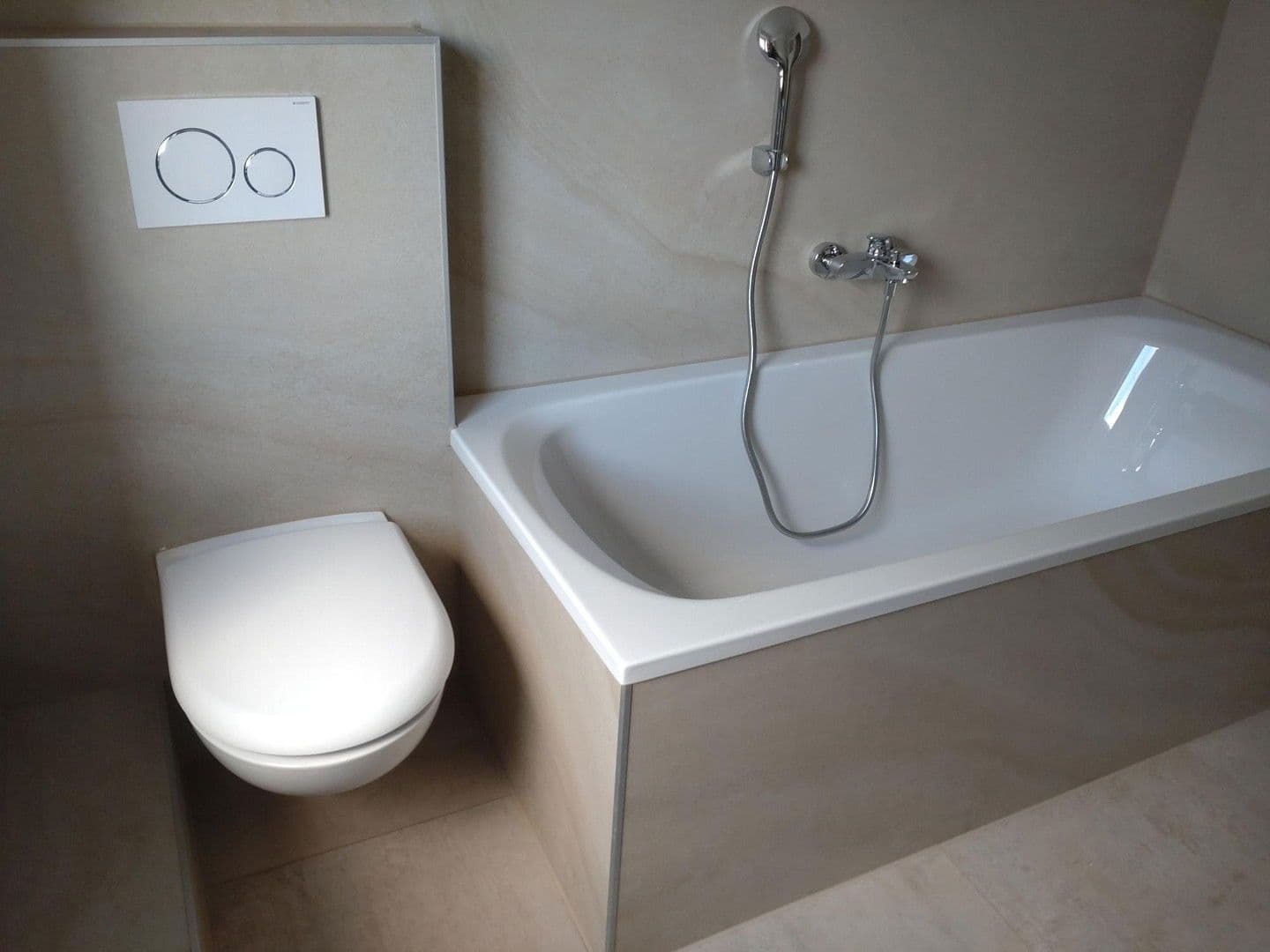 Prenájom bytu 4-izbový 110 m², Sonneberg, Durínsko Prenájom bytu 4-izbový 110 m², Sonneberg, Durínsko