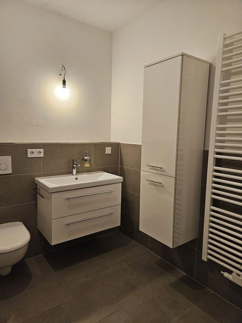 Prenájom bytu 3-izbový 82 m², Norderstedt, Šlezvicko-Holštajnsko Prenájom bytu 3-izbový 82 m², Norderstedt, Šlezvicko-Holštajnsko