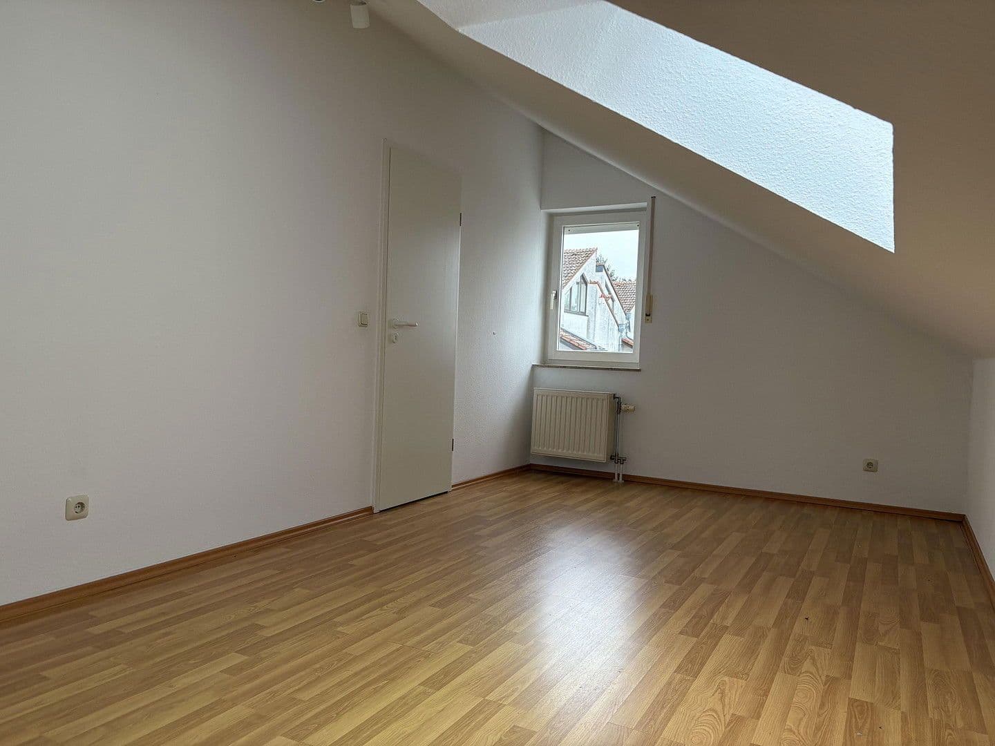 Prenájom domu 230 m², pozemek 250 m², Wiesbaden-Sonnenberg, Hesensko Prenájom domu 230 m², pozemek 250 m², Wiesbaden-Sonnenberg, Hesensko