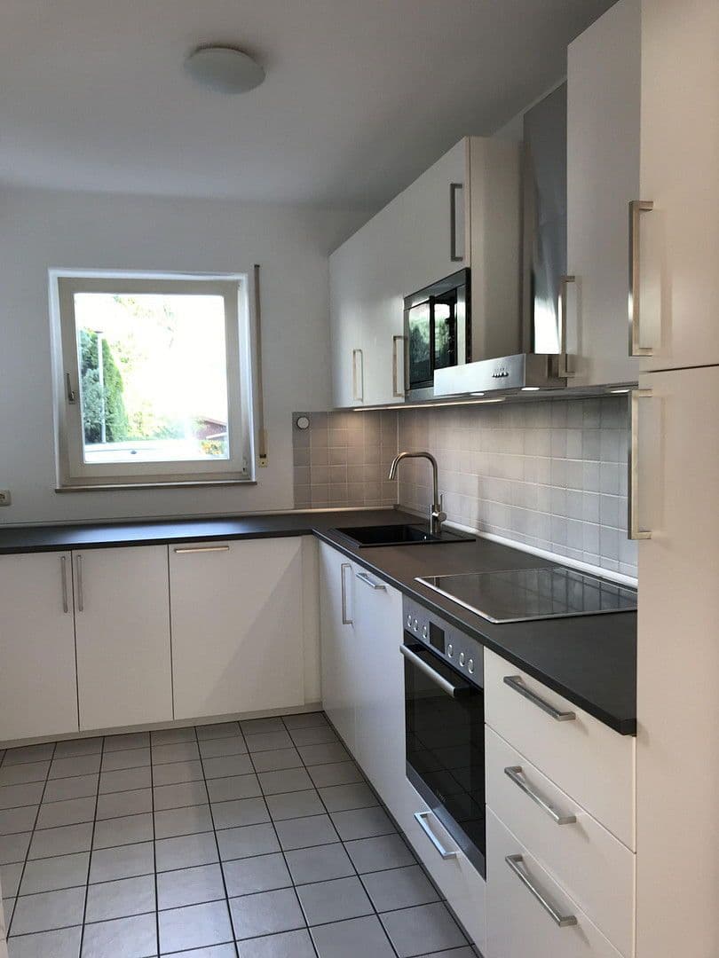 Prenájom domu 230 m², pozemek 250 m², Wiesbaden-Sonnenberg, Hesensko Prenájom domu 230 m², pozemek 250 m², Wiesbaden-Sonnenberg, Hesensko