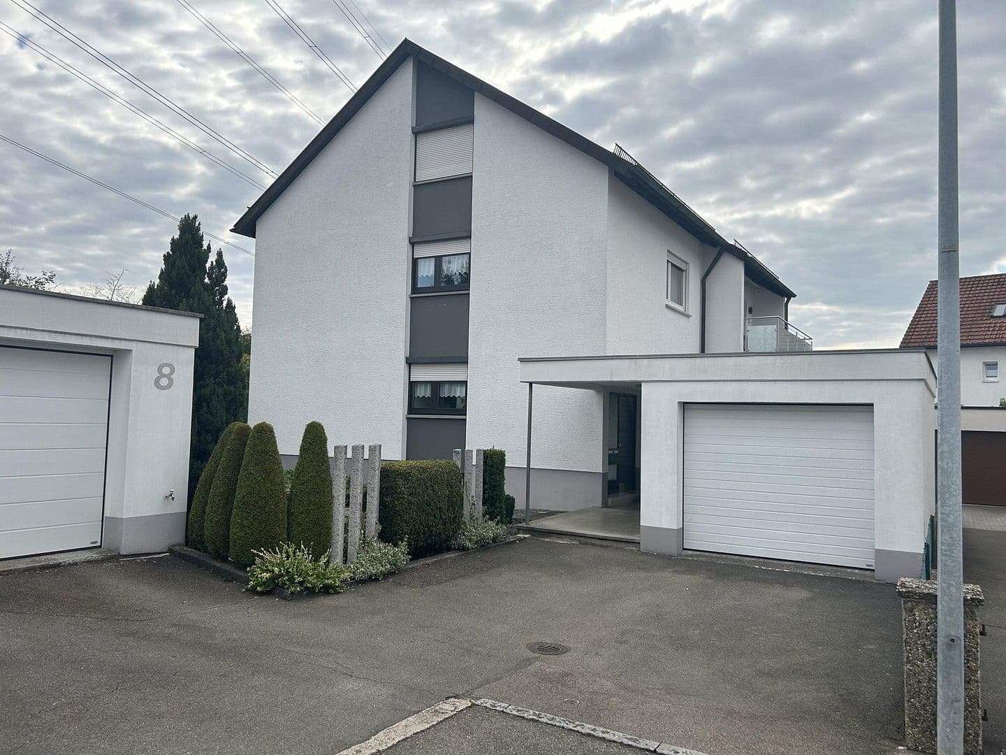 Predaj domu 250 m², pozemek 1.053 m², Ehningen, Bádensko-Wurttembersko Predaj domu 250 m², pozemek 1.053 m², Ehningen, Bádensko-Wurttembersko